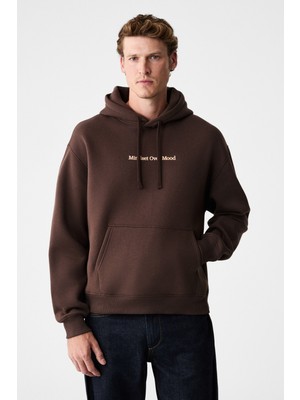 Grimelange Blaıse Erkek Önü ve Sırtı Baskılı Kapüşonlu Kordonlu Kanguru Cepli Regular Fit Kahverengi Sweatshirt