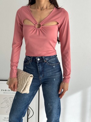 Qutta Kadın Cut Out Detaylı Önü Halkalı Crop Bluz