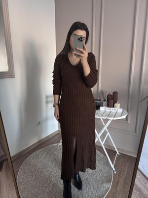 Tuğçe Fashion Önden Yırtmaçlı Düğme Detaylı Kahverengi Triko Elbise