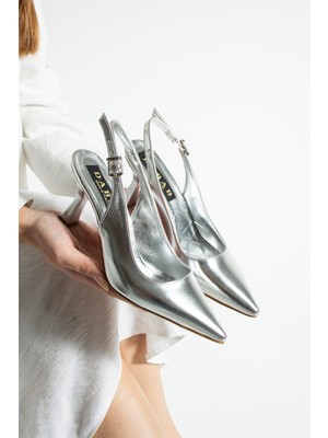 Dabab Shoes Larky Kadın Gümüş Parlak Rugan 7 cm Ince Topuklu Arkası Açık Bilekten Bantlı Tokalı Sivri Burun Ayakkabı