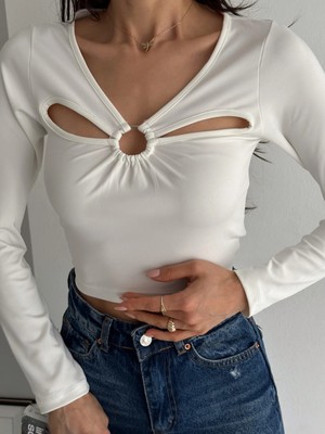 Qutta Kadın Cut Out Detaylı Önü Halkalı Crop Bluz