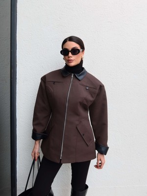 Esra Helvacı Kontrast Detaylı Fermuarlı Ceket