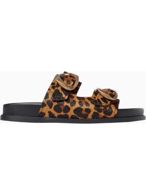 Schutz Lois Leopar Desenli Dana Kılı Çift Bantlı Sandalet, Altın Tonlu Tokalı ve Şık Günlük Stil