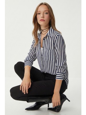 Happiness İstanbul Çizgili Dokuma Gömlek LXA0033 Lacivert Beyaz