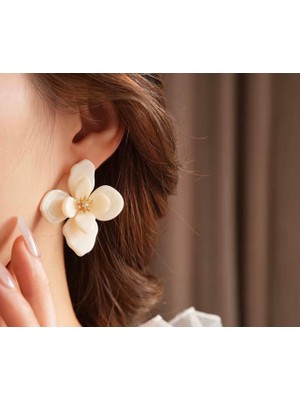 Atelier Çağla Kadın Krem Büyük Çiçek Küpe