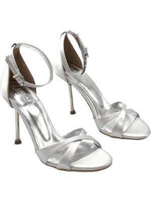 Kindep (Dekas) Çapraz Bant Detaylı Topuklu Kadın Ayakkabı Gri