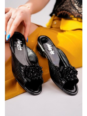 Akgün Terlik Akgün Grup Yayıncılık Akgün Kadın Siyah Taş Tokalı Ev Terliği