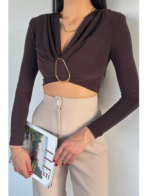 Gülseli Kadın V Yaka Büzgülü Gold Toka Detaylı Crop Top Bluz P-00020149