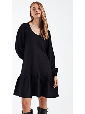 Armonika Kadın Siyah U Yaka Uzun Kollu Etek Ucu Fırfırlı Likralı Elbise ARM-26K001012