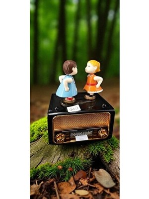 Famemus Accessory Öpüşen Çift Nostajik Radyo Görünümlü Müzik Kutusu