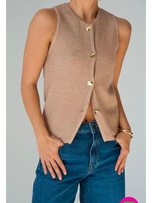 Yumuşak dokulu parlak metal düğmeli günlük kullanıma uygundur