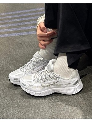 Nike P-6000 Kadın Sneaker Ayakkabı Kauçuk Tabanlı Tekstil Malzeme ile Günlük Kullanıma Uygun