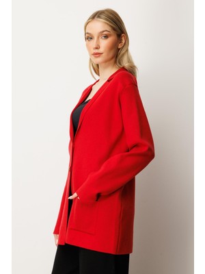 Mutlu Ertan Kadın Düğme Detaylı Triko Ceket Kırmızı 20235