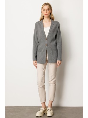 Mutlu Ertan Kadın Düğme Detaylı Triko Ceket Gri 20235