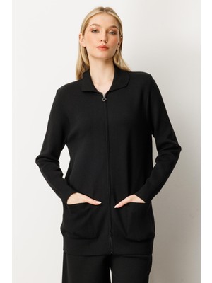 Mutlu Ertan Kadın Gömlek Yaka Fermuarlı Cep Detaylı Triko Hırka Siyah 20240