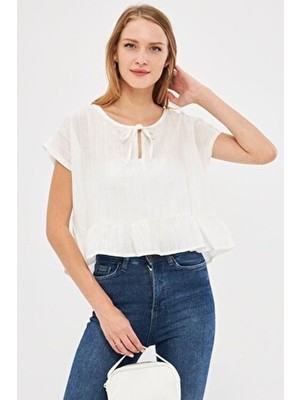 Armonika Kadın Beyaz Yarasa Kol Yakası Bağlamalı Eteği Fırfırlı Oversize Crop Bluz ARM-24Y001088
