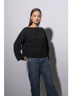 Nisan Triko Kayık Yaka Triko Kazak