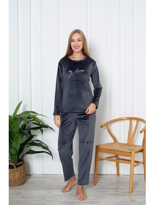 Asel Kadın Kırmızı Renk Likralı Kadife Pijama Takımı