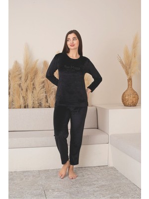 Asel Kadın Kırmızı Renk Likralı Kadife Pijama Takımı