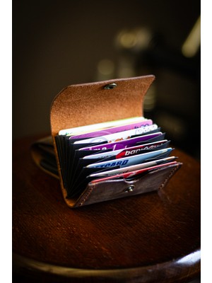 Hi Leather Nerio Hakiki Deri Kartlık – Akordeon Bölmeli, El Yapımı, Kişiye Özel Isim Yazılı