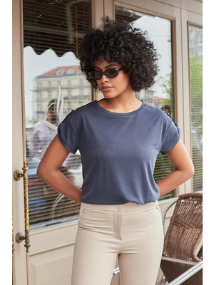 Jument Kadın Modal Penye Geniş Sıfır Yaka Düşük Omuzlu Apoletli Kısa Kol T-Shirt Bluz-Lacivert