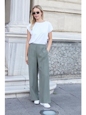 Jument Kadın Geniş Sıfır Yaka Düşük Omuzlu Pileli Bluz-Beyaz