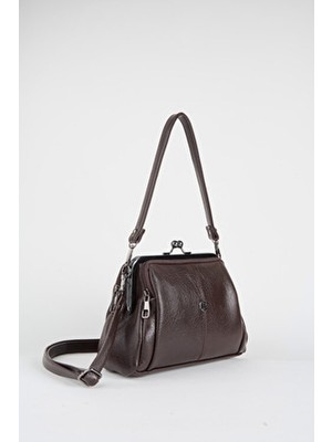 Vivaq Kadın Acı Kahve Kelebek 4 Bölmeli Astarlı Burslu ve Fermuar Kapama El Kol ve Omuz Çantası