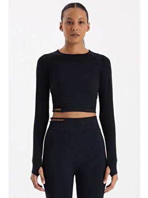 Tokalı Parmak Geçmeli Crop Top Siyah