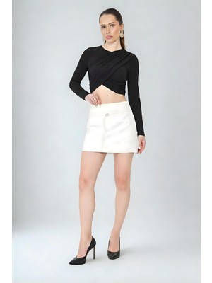 La Pante Şort Etek Kadın Şortlu Etek Mini Metal Tokalı Kemerli Kuşaklı Yandan Fermuarlı Beyaz Kumaş