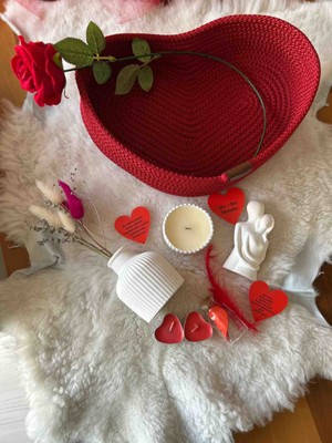 Patiska Tasarım Sevgililer Günü Özel Kalp Şeklinde El Yapımı Örgü Sepet – Romantik Mum, Dekoratif Aksesuar ve Hediye Seti