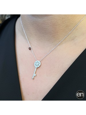 Gümüş Zirkon Taşlı Anahtar Kolye