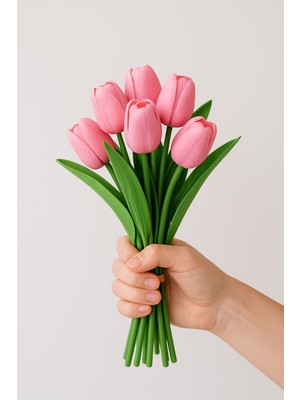 Yapay 8li Islak Lale Buketi, Gerçek Doku ve Şıklık Sunar