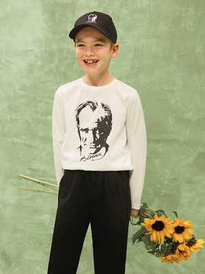 Lc Waikiki Yeni Sezon Bisiklet Yaka Atatürk Baskılı Uzun Kollu Erkek Çocuk Tişört