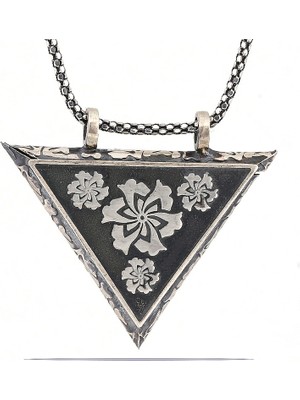 Erseyy 925 Ayar Gümüş Üçgen Içi Açılabilen Çiçek Muskalık Gümüş Kolye