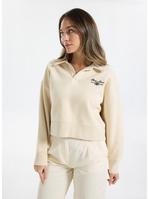 Guess Jeans Bej Kadın V Yaka Standart Fit Baskılı Sweatshirt Guess Jeans Kadın Sweatshirt