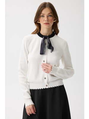 Tena Kadın Beyaz Siyah Fular Detaylı Hırka