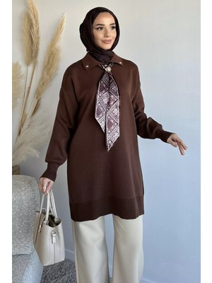 Julude Gülseli Polo Yaka Fular Aksesuarlı Tesettür Triko Tunik P-00019399