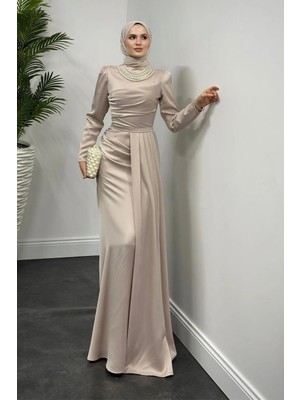 Tesettür Diyarı Inci Kolyeli Kuyruklu Saten Tesettür Abiye- Krem