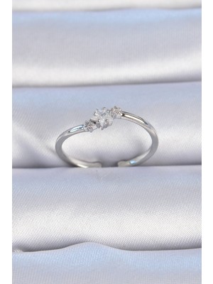 Marsilyan Pirinç Gümüş Renk Çiçek Model Zirkon Taş Detay Kadın Yüzük