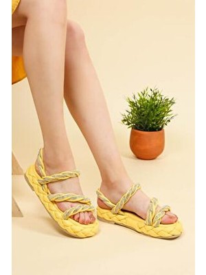 Birikon Kadın Taş Detaylı Örgü Biyeli Suni Deri Sandalet Sarı 3,5 cm Ökçe Yüksekliği