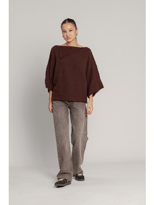 Nisan Triko Yaka Detaylı Triko Kazak