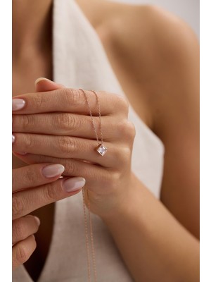 Nereze 925 Ayar Gümüş Rose Kaplama Kare Tasarım Tektaş Kolye