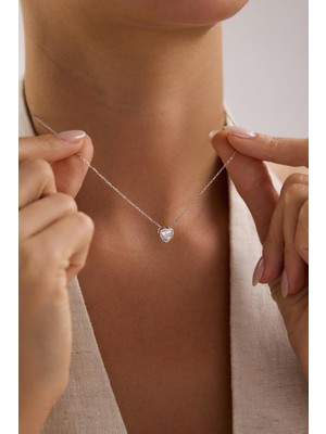 Nereze 925 Ayar Gümüş Rodyum Kaplama Minimal Tasarım Kalp Kolye