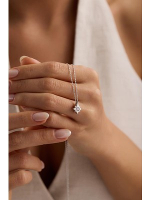 Nereze 925 Ayar Gümüş Rodyum Kaplama Minimal Tasarım Kutup Yıldızı Kolye