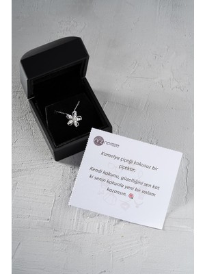 Nereze 925 Ayar Gümüş Işıklı Kutuda Rodyum Kaplama Kamelya Çiçeği Model Kolye