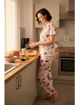 Lela Desenli Kısa Kollu Beli Lastikli Gömlek Yaka Dokuma Regular Fit Pijama Takımı Bayan Pijama Takımı 6571010
