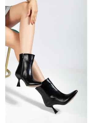 Arda Bayan Bot 4701 Siyah Kırışık Rugan Kare Topuk Günlük Kadın Bot