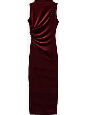 Koton Dik Yaka Slim Fit Kolsuz Drapeli Yırtmaç Detaylı Uzun Bodycon Kadife Elbise