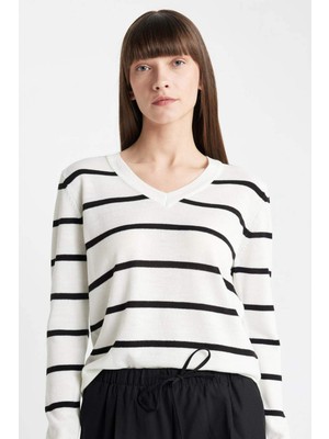 DeFacto Relax Fit V Yaka Yumuşak Dokulu Çizgili Triko Kazak A2359AX24WN