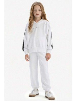 DeFacto Kız Çocuk 2'li Takım Kapüşonlu Baskılı Sweatshirt Beli Paçası Lastikli Eşofman Altı D9497A825SM